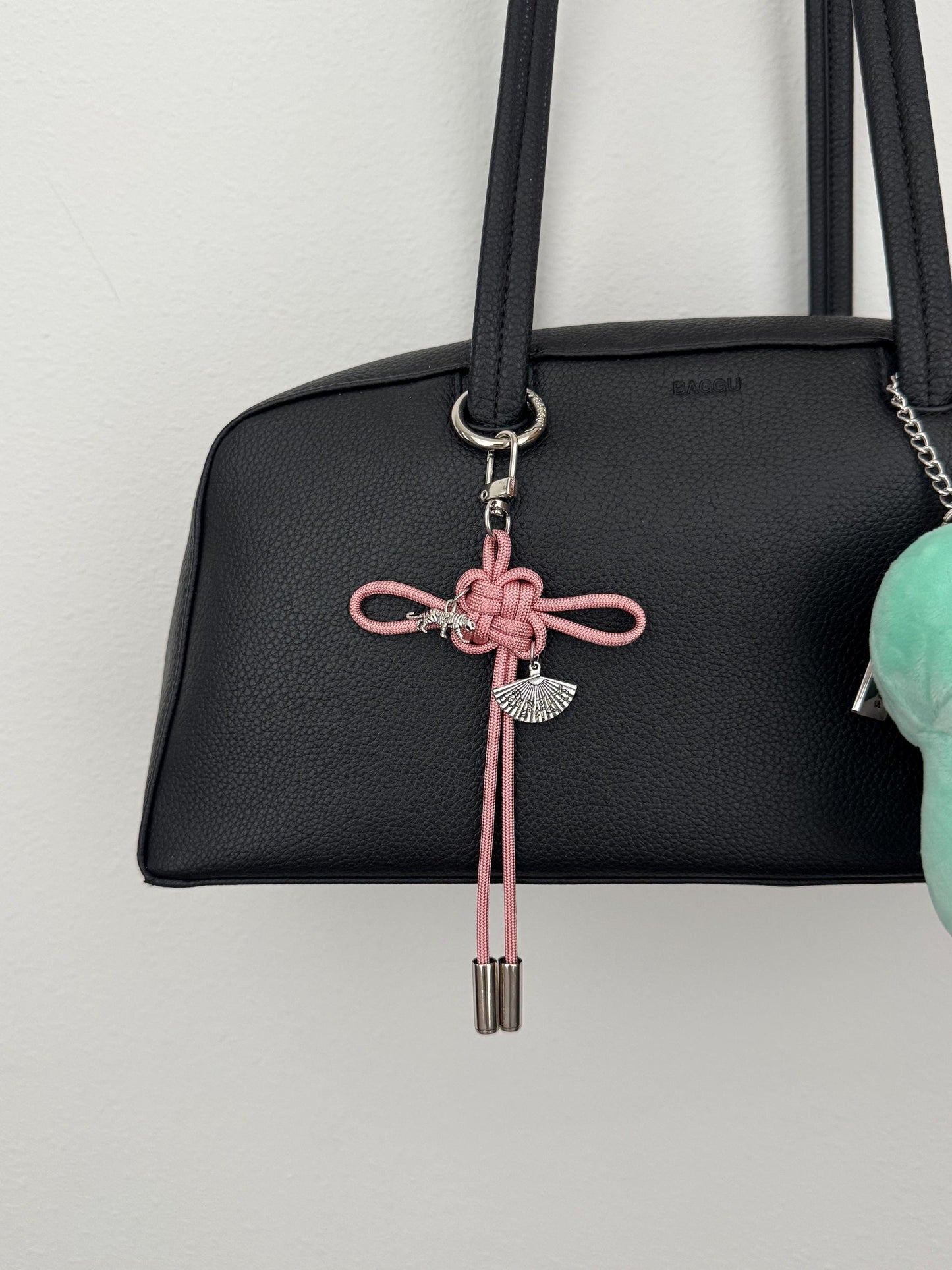 Stray Kids Do It Lucky Knot Keychain - Silver