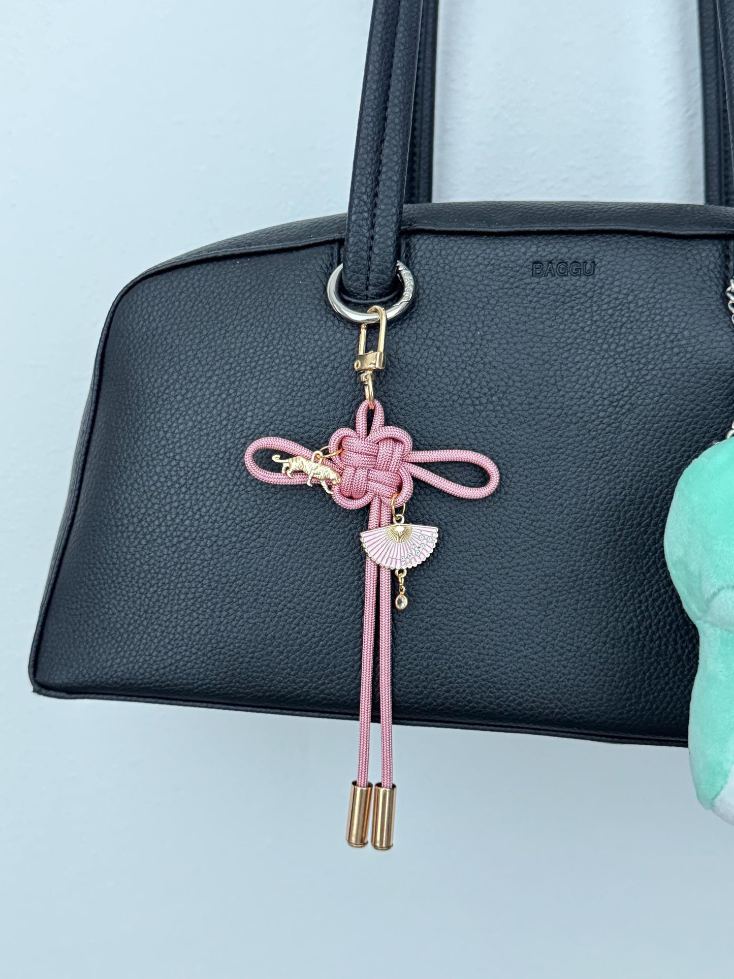 Stray Kids Lucky Knot Keychain - Gold