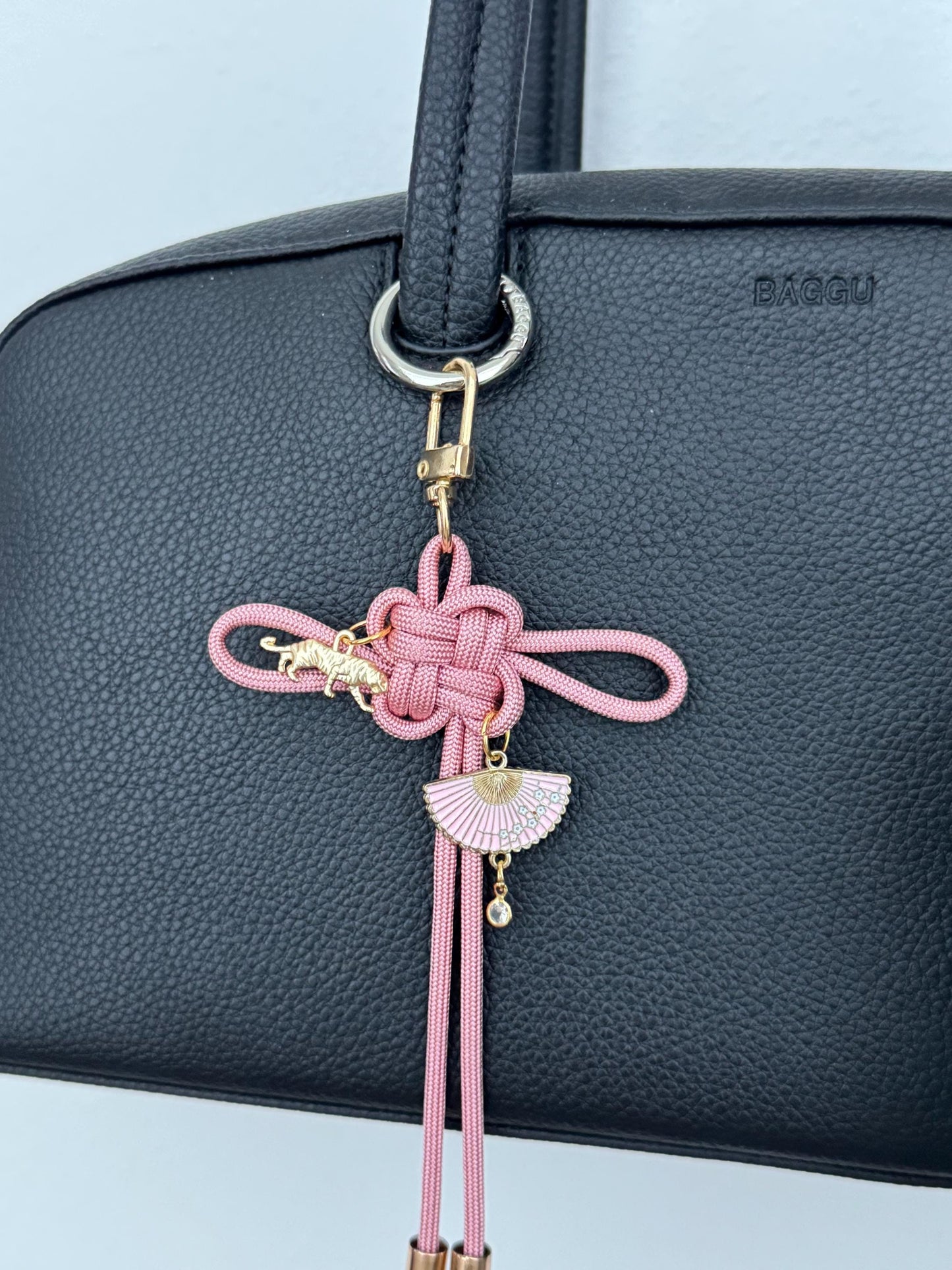 Stray Kids Lucky Knot Keychain - Gold