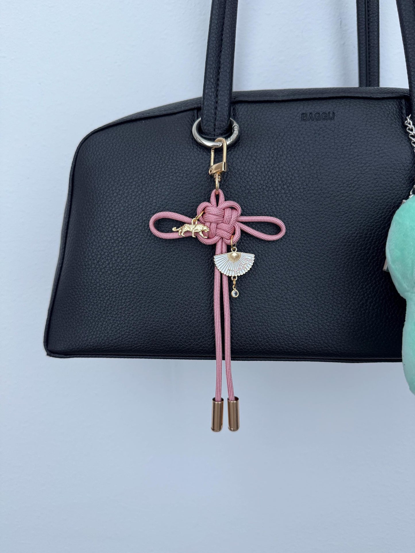 Stray Kids Lucky Knot Keychain - Gold