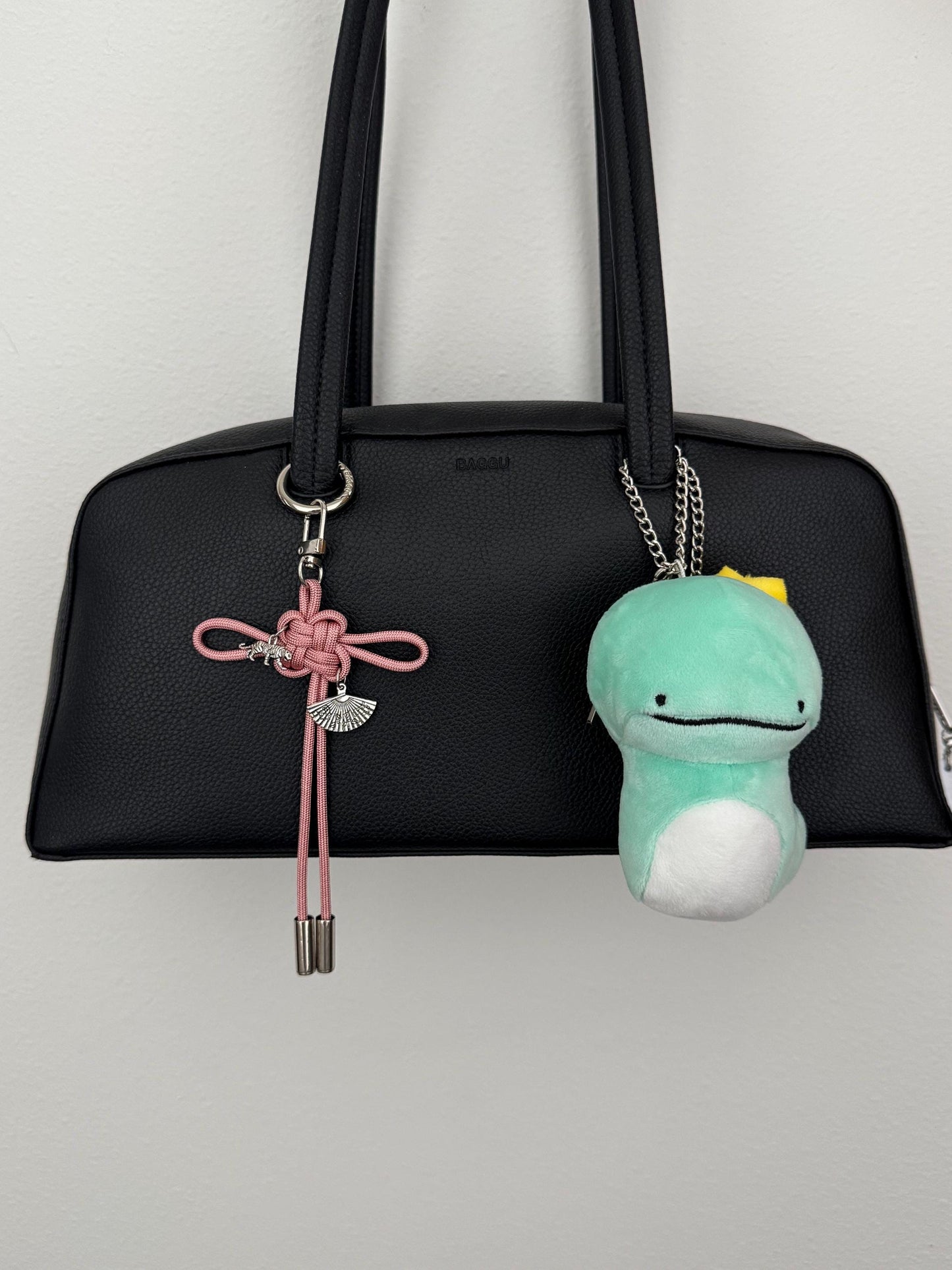Stray Kids Do It Lucky Knot Keychain - Silver