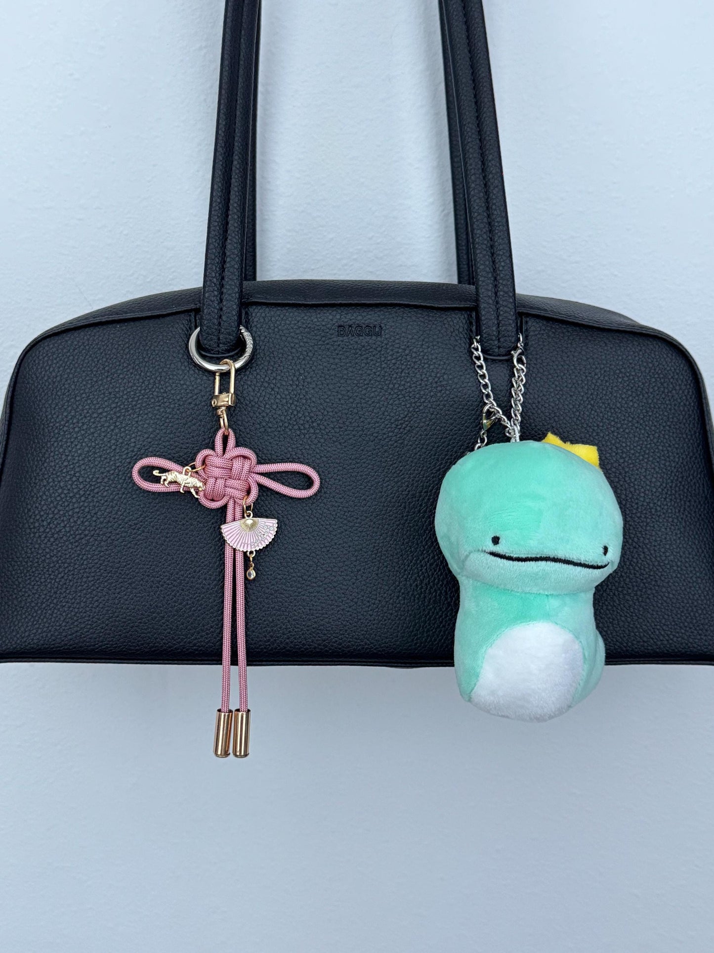 Stray Kids Lucky Knot Keychain - Gold