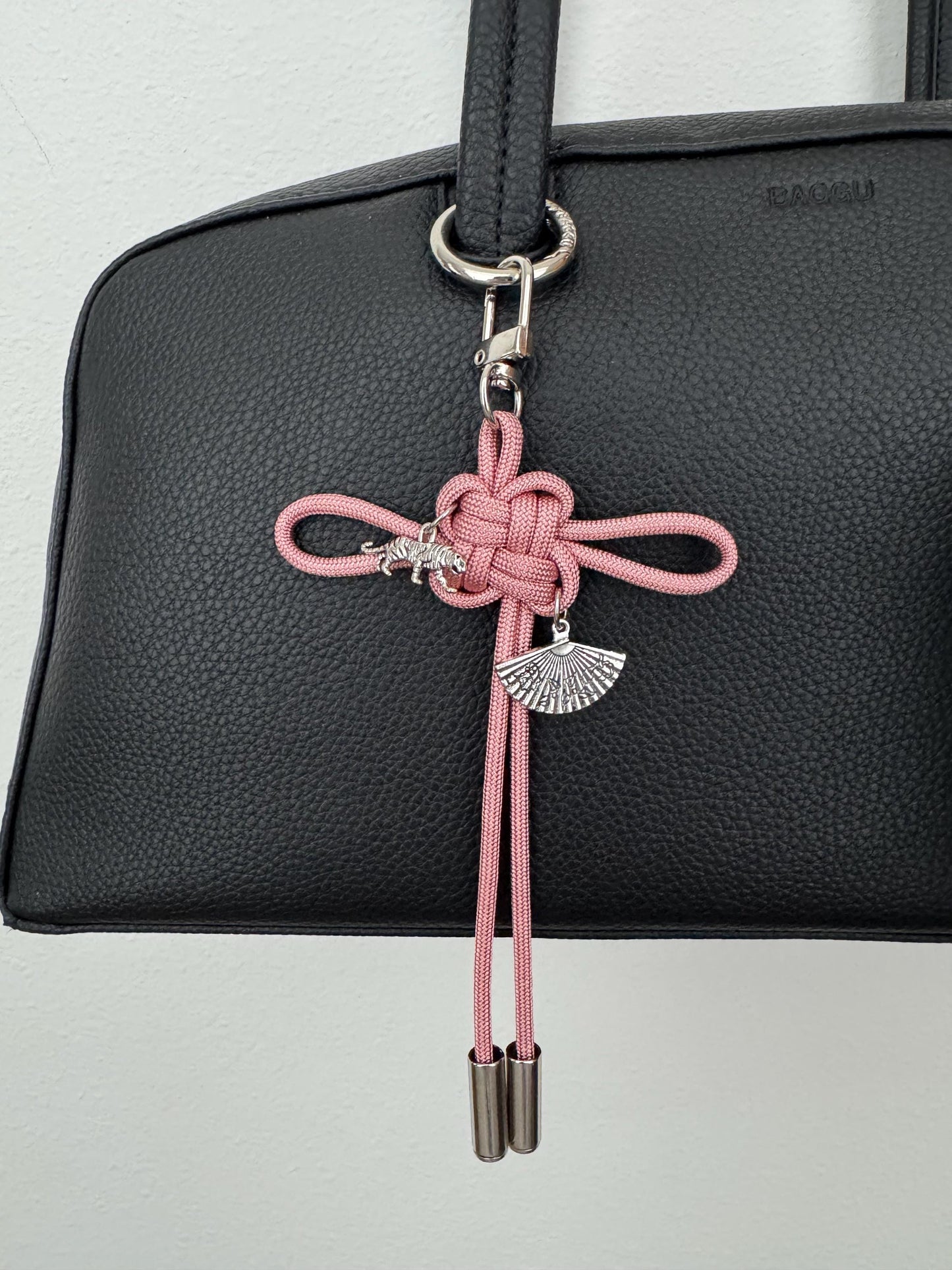 Stray Kids Do It Lucky Knot Keychain - Silver